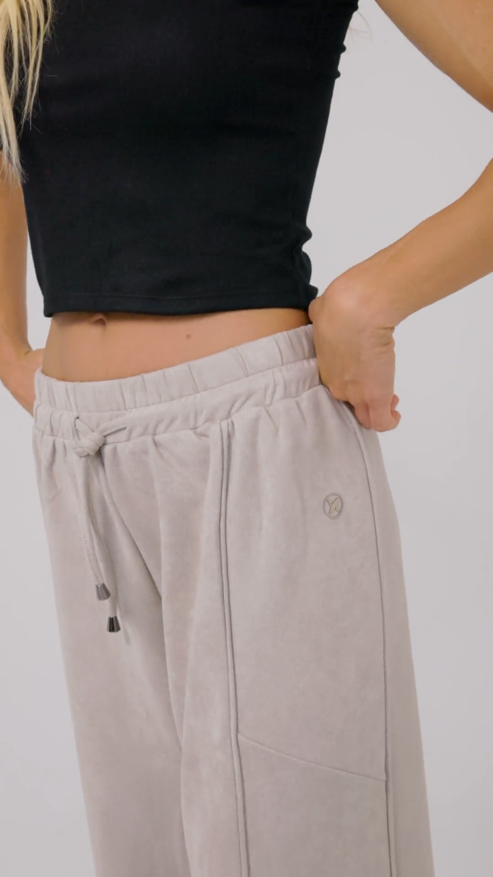 Calça Suede Touch — textura